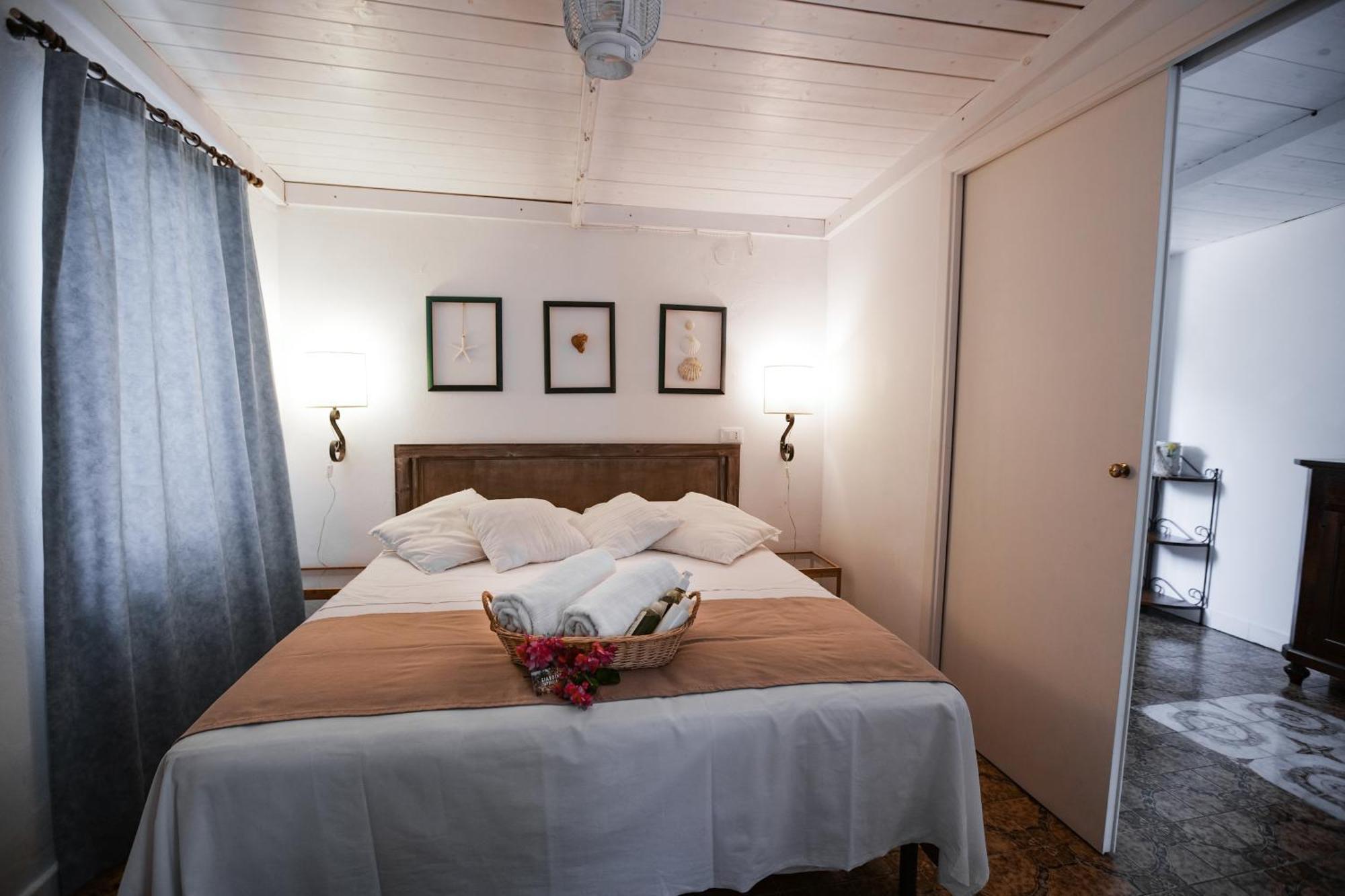 Giardino Dell'Impossibile Di Antonino Campo Apartment Favignana Phòng bức ảnh
